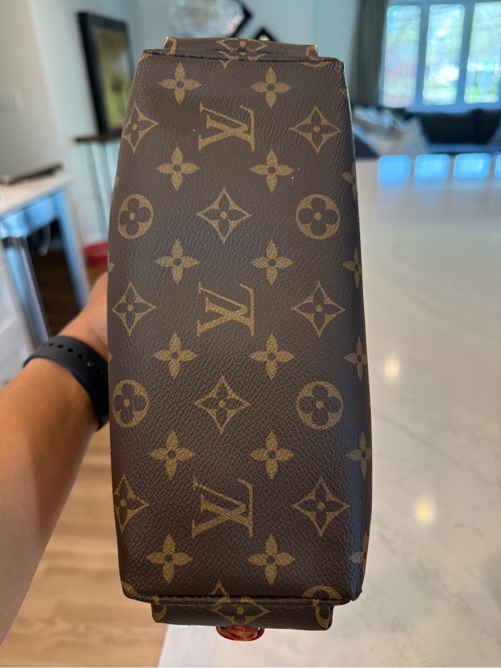 Louis Vuitton Brown Monogram Drawstring Crossbody with Tan Trim - Picture 11 of 15